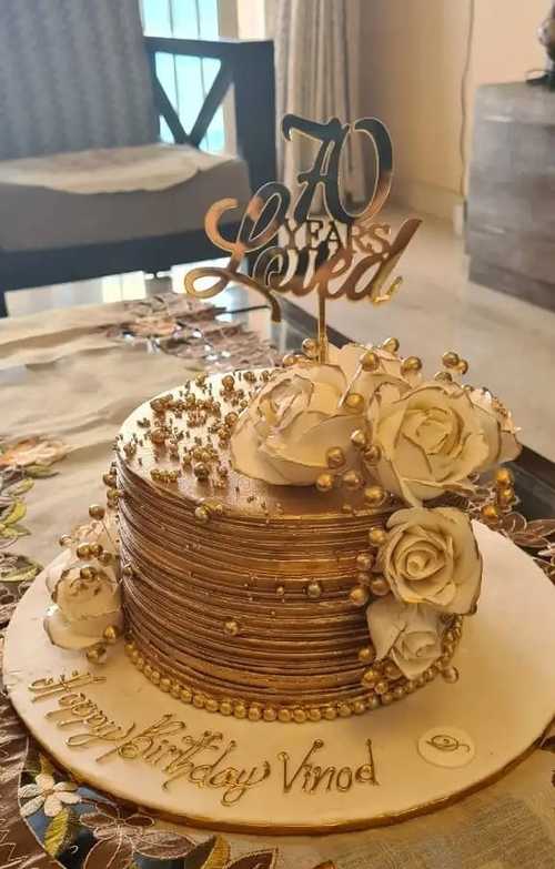 gold-floral-collection-cake