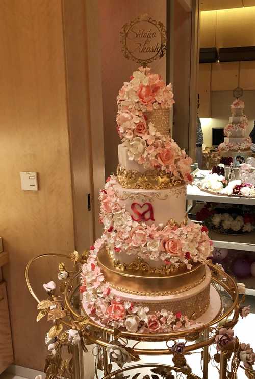 5 Huge, Beautiful Wedding Cakes - Inspired Bride