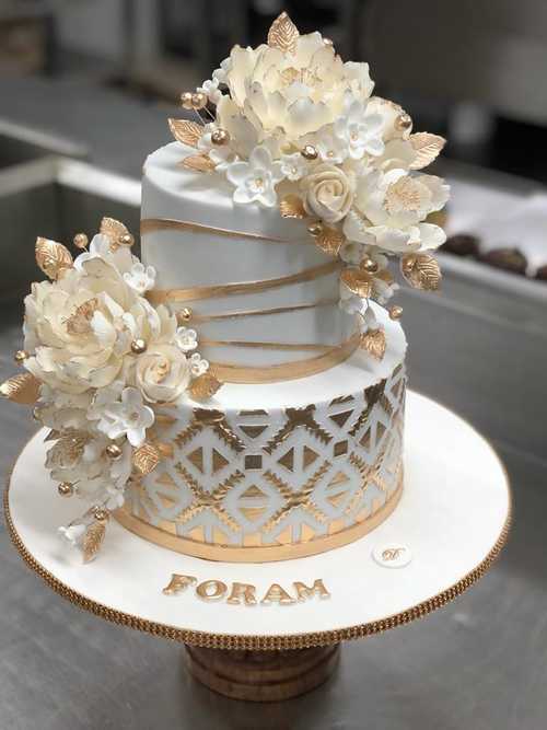 gold-floral-collection-cake