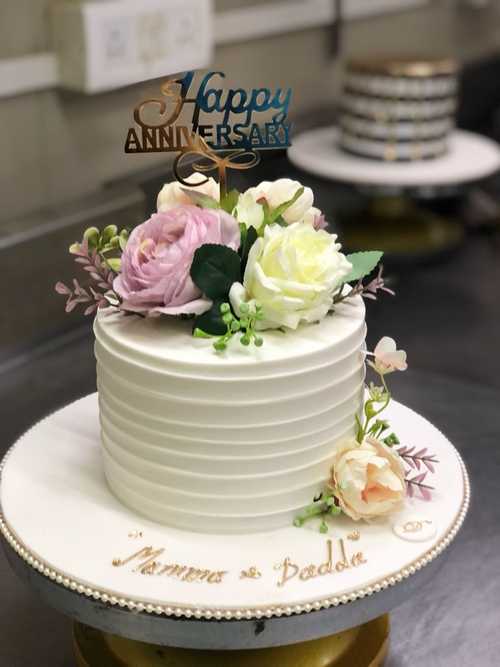 White-Floral-Art-Cakes