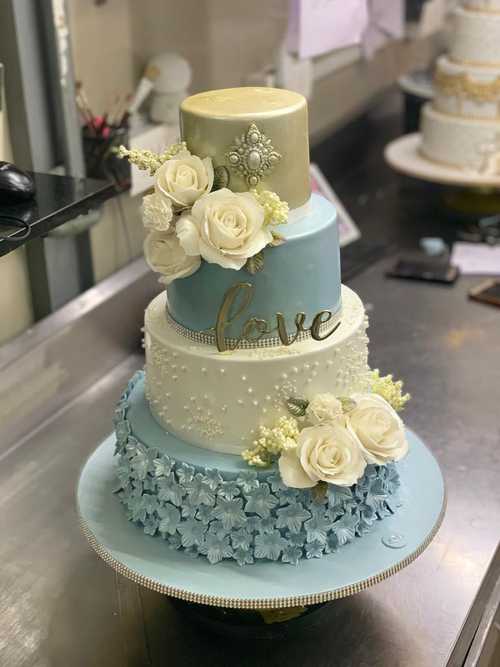 blue-white-gold-wedding-cake