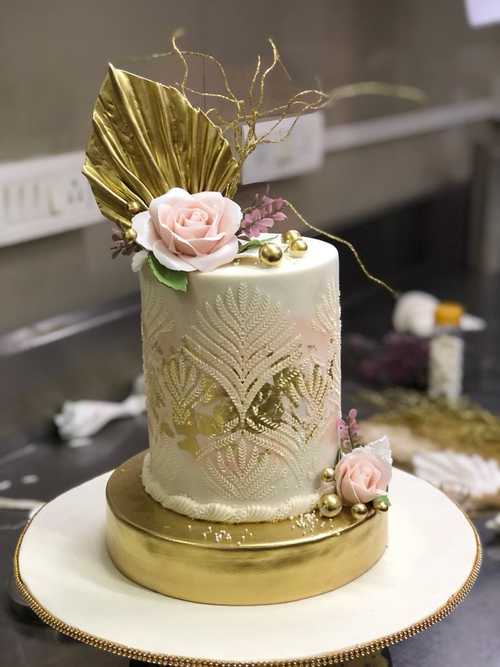 White-Floral-Art-Cake