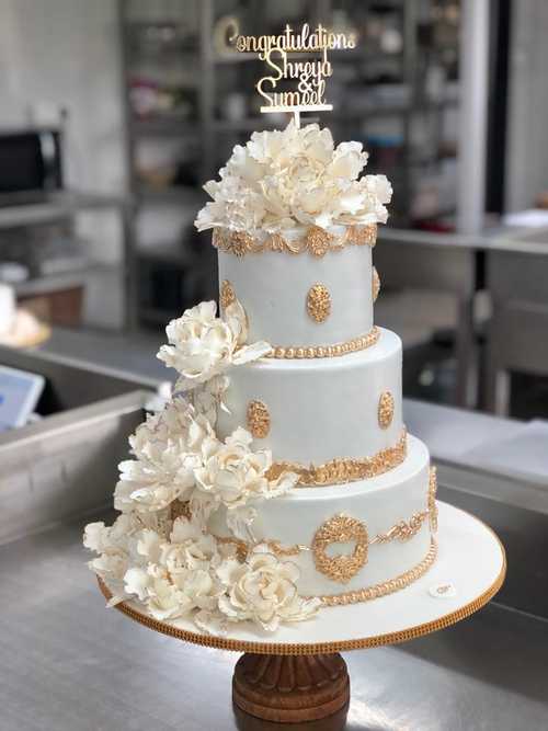Floral-Luxury-Collection-Cake