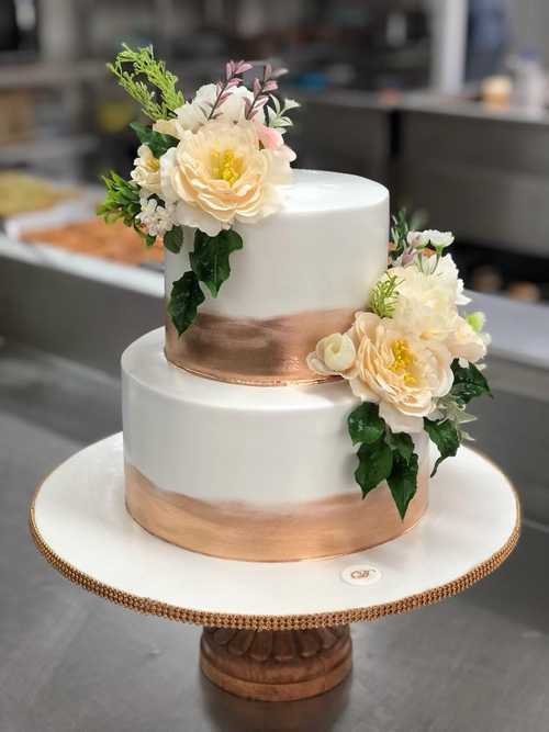 gold-floral-collection-cake